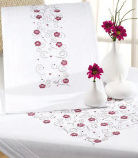 Море цветов Скатерть Rico Design 68241.52.22